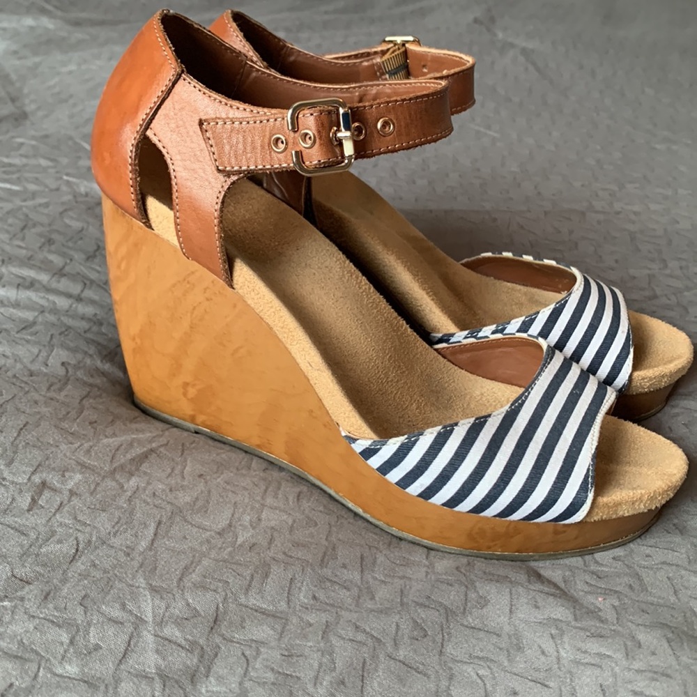 Dr. Scholl’s Wedge Sandals - Picture 2 of 8
